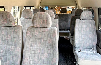 小型バス トヨタ コミューターの内装