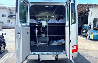 マイクロバス 後部荷物置き場